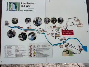 Official Les Fonts d’Algar map showing waterfalls pools and facilities