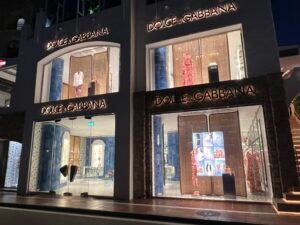 Puerto Banús Nightlife: Our First-Hand Marbella Guide Dolce & Gabbana store in Puerto Banús, Marbella at night
