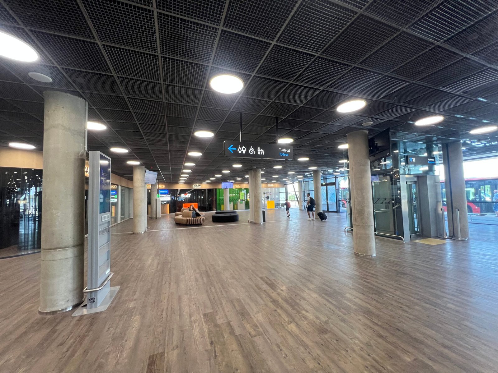 Kaunas Airport 12 – passenger facilities and transport information