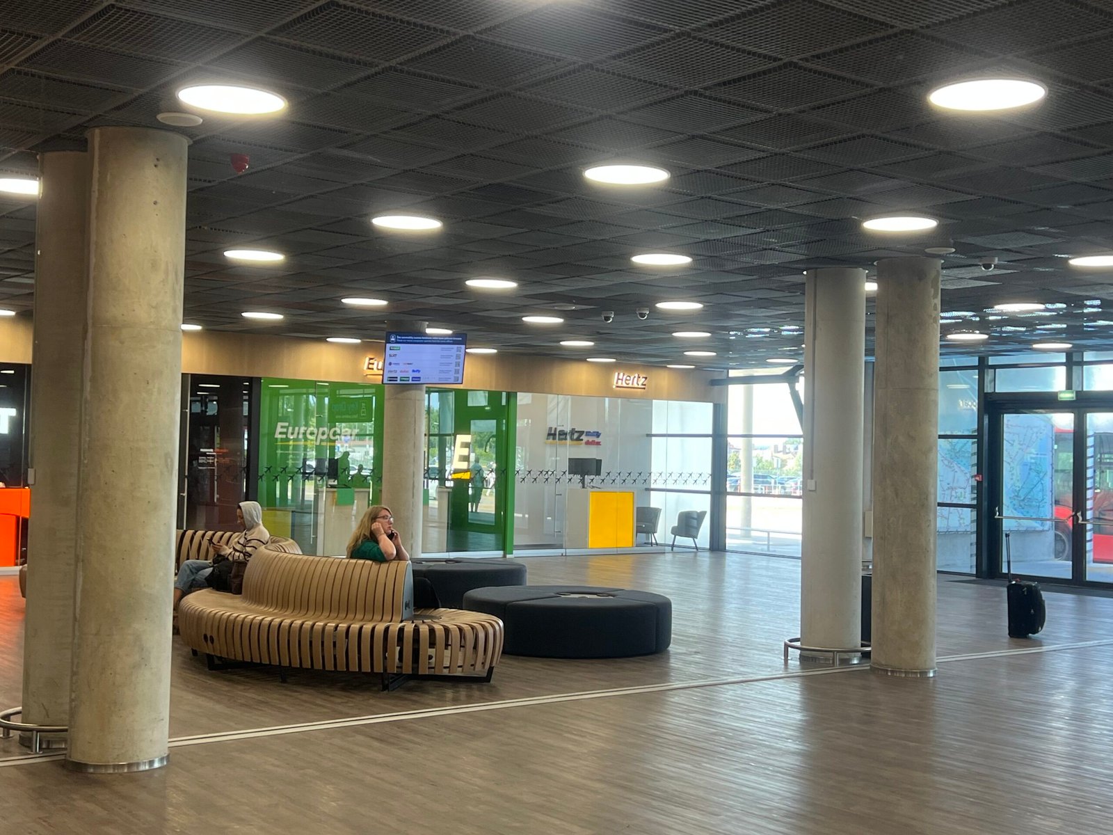 Kaunas Airport 11 – passenger facilities and transport information