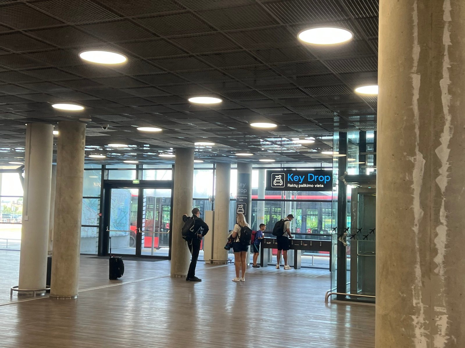 Kaunas Airport 10 – passenger facilities and transport information